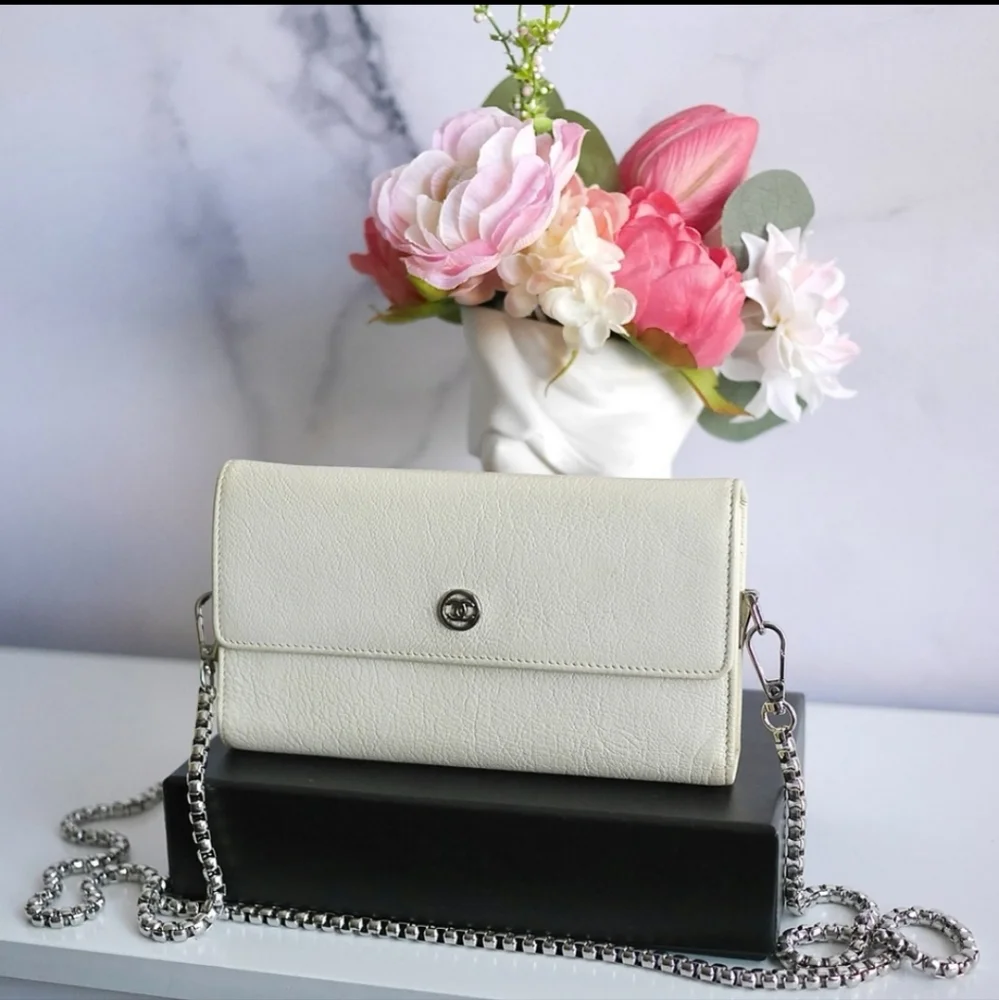 💖Authentic CHANEL TRIFOLD Wallet - Picture 2 of 13